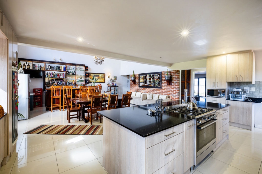 6 Bedroom Property for Sale in Stellenbosch Farms Western Cape